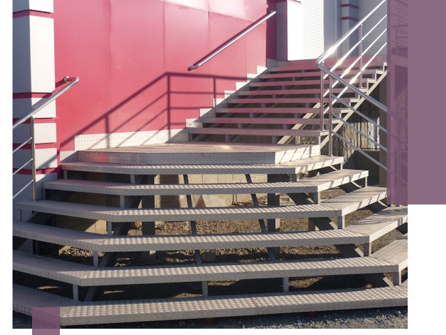 Лестницы для магазина в Тихорецке — изготовление и монтаж